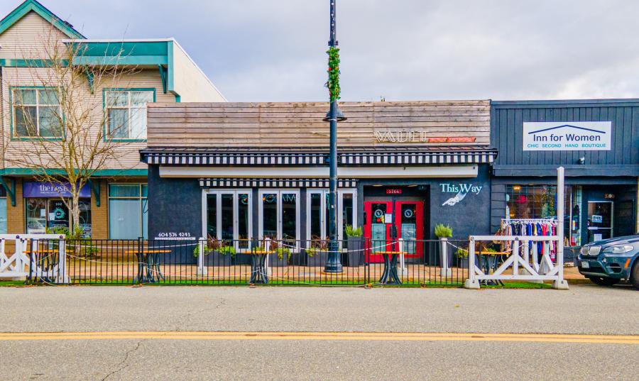 Businesses and restaurants along Cloverdale's main street